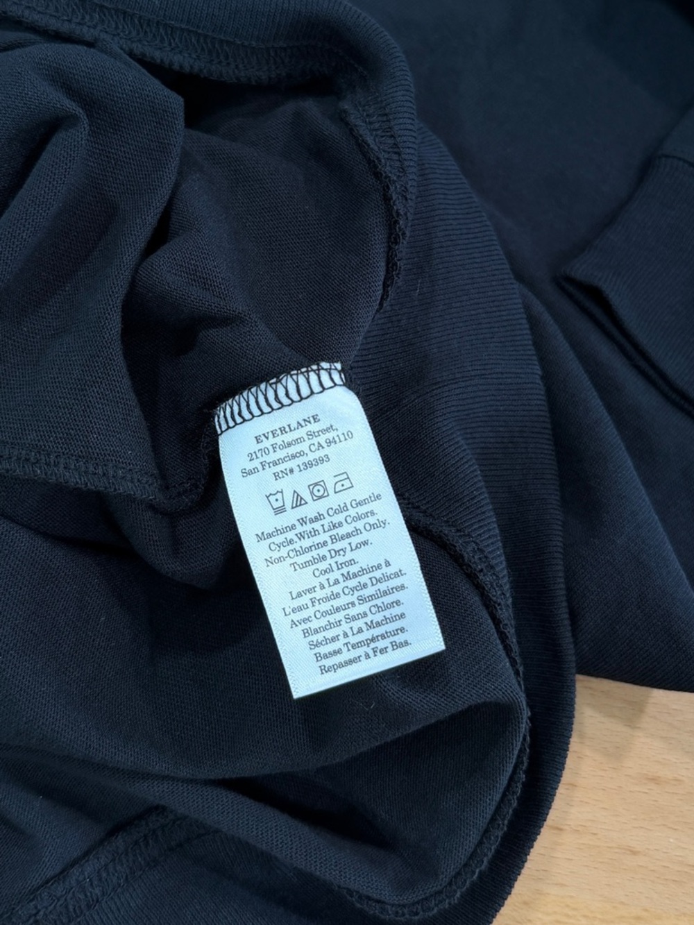 Everlane Off Duty Long Sleeve Tee in black nwt Large - Picture 5 of 6